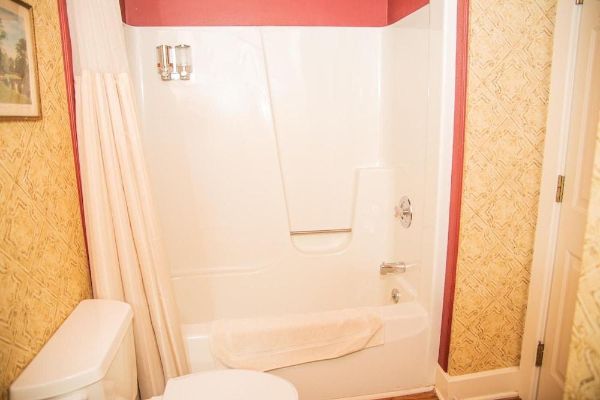 The Sylvan Inn (Glen Arbor)